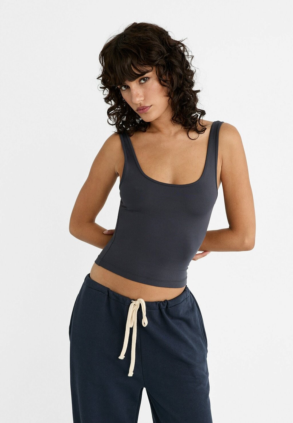 Топ Stradivarius, темно-синий
Топ Stradivarius, темно-синий