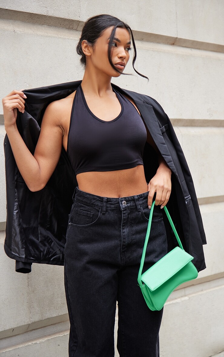 PrettyLittleThing Базовый черный облегающий топ с овальным вырезом и бретелькой на бретельках
PrettyLittleThing Базовый черный облегающий топ с овальным вырезом и бретелькой на бретельках