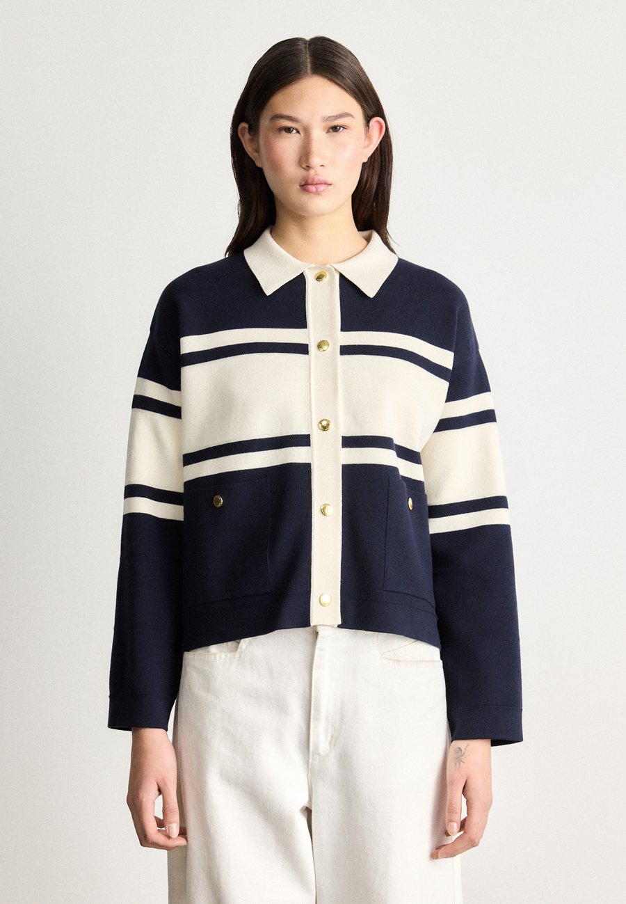 Кардиган GANT COLOR BLOCKED CARDIGAN, Evening Blue/Dark Blue
Кардиган GANT COLOR BLOCKED CARDIGAN, Evening Blue/Dark Blue