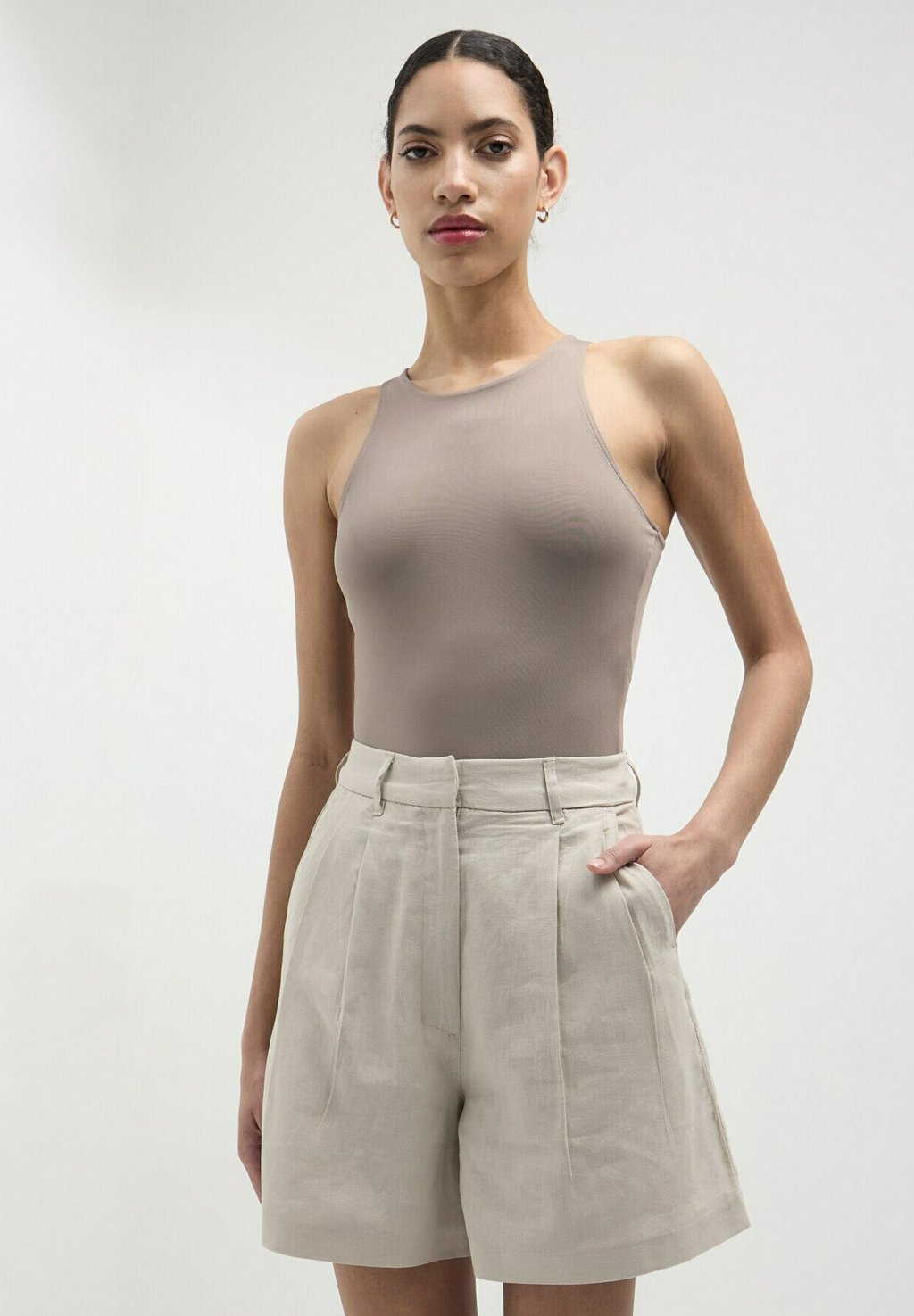 Шорты BERMUDA Calliope, бежевый
Шорты BERMUDA Calliope, бежевый