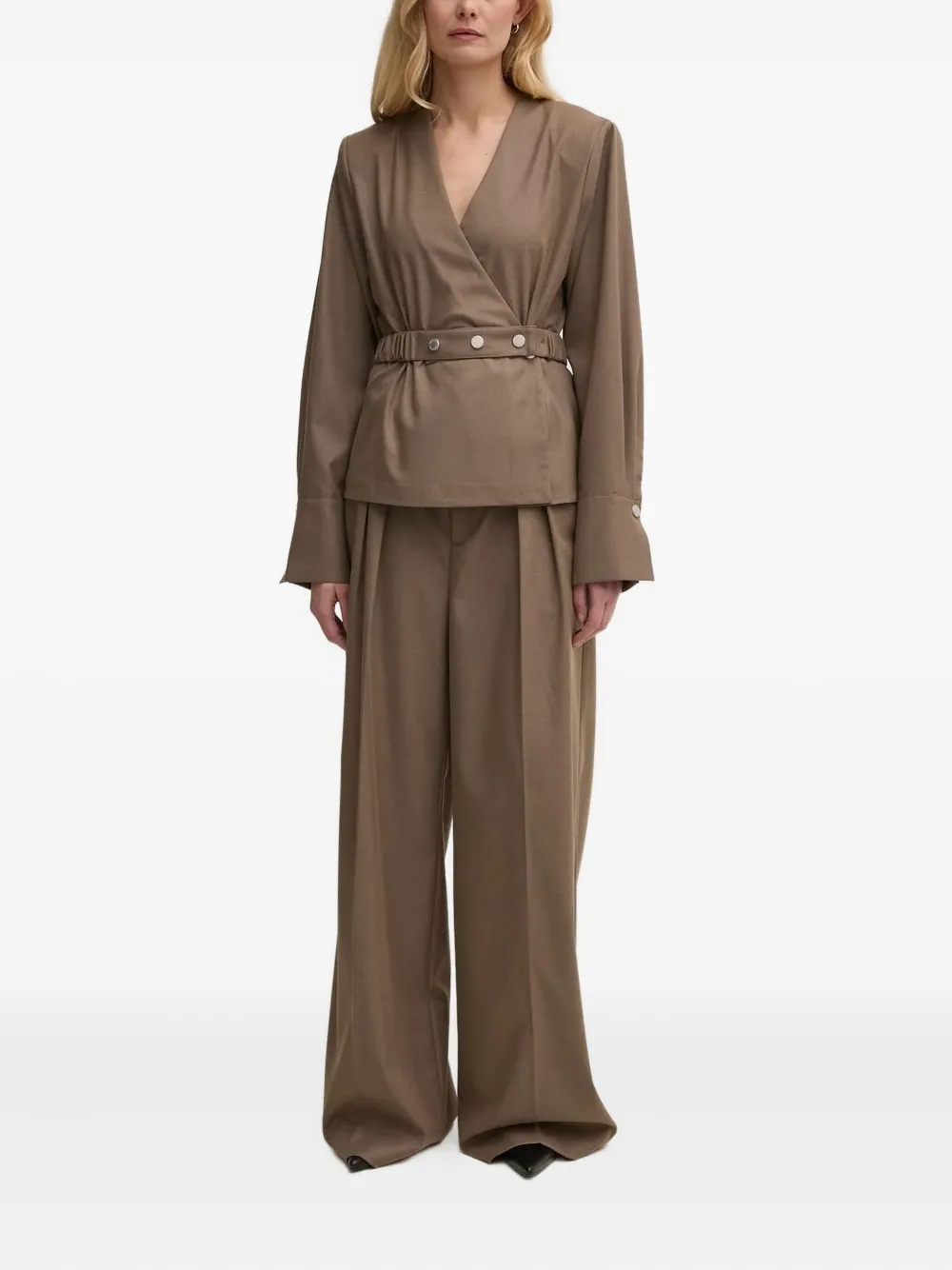 Топ с поясом и эффектом запаха Gestuz, коричневый
Топ с поясом и эффектом запаха Gestuz, коричневый