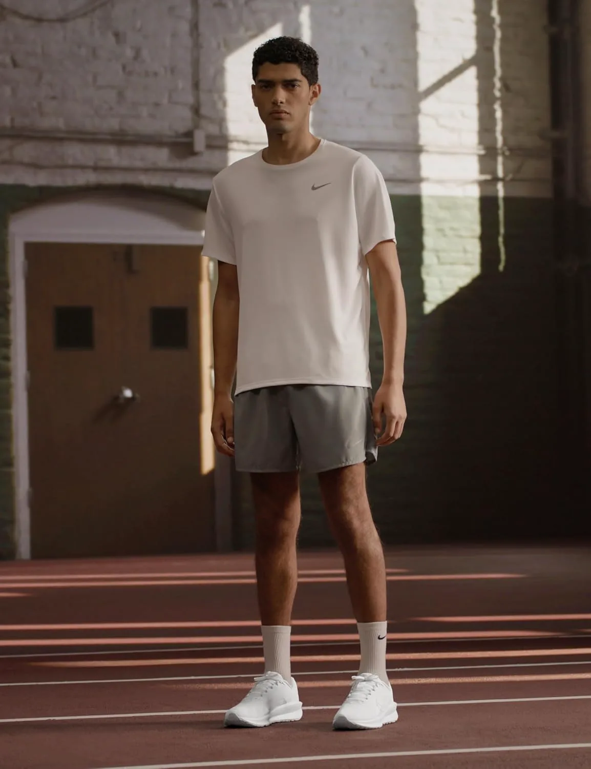 Мужские беговые кроссовки Nike Downshifter 13, белый/серый
Мужские беговые кроссовки Nike Downshifter 13, белый/серый