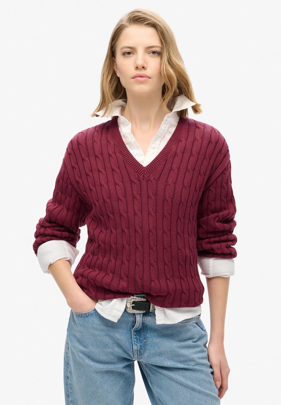 Джемпер Superdry & Co V NECK CABLE, Bordeaux Red/Red
Джемпер Superdry & Co V NECK CABLE, Bordeaux Red/Red