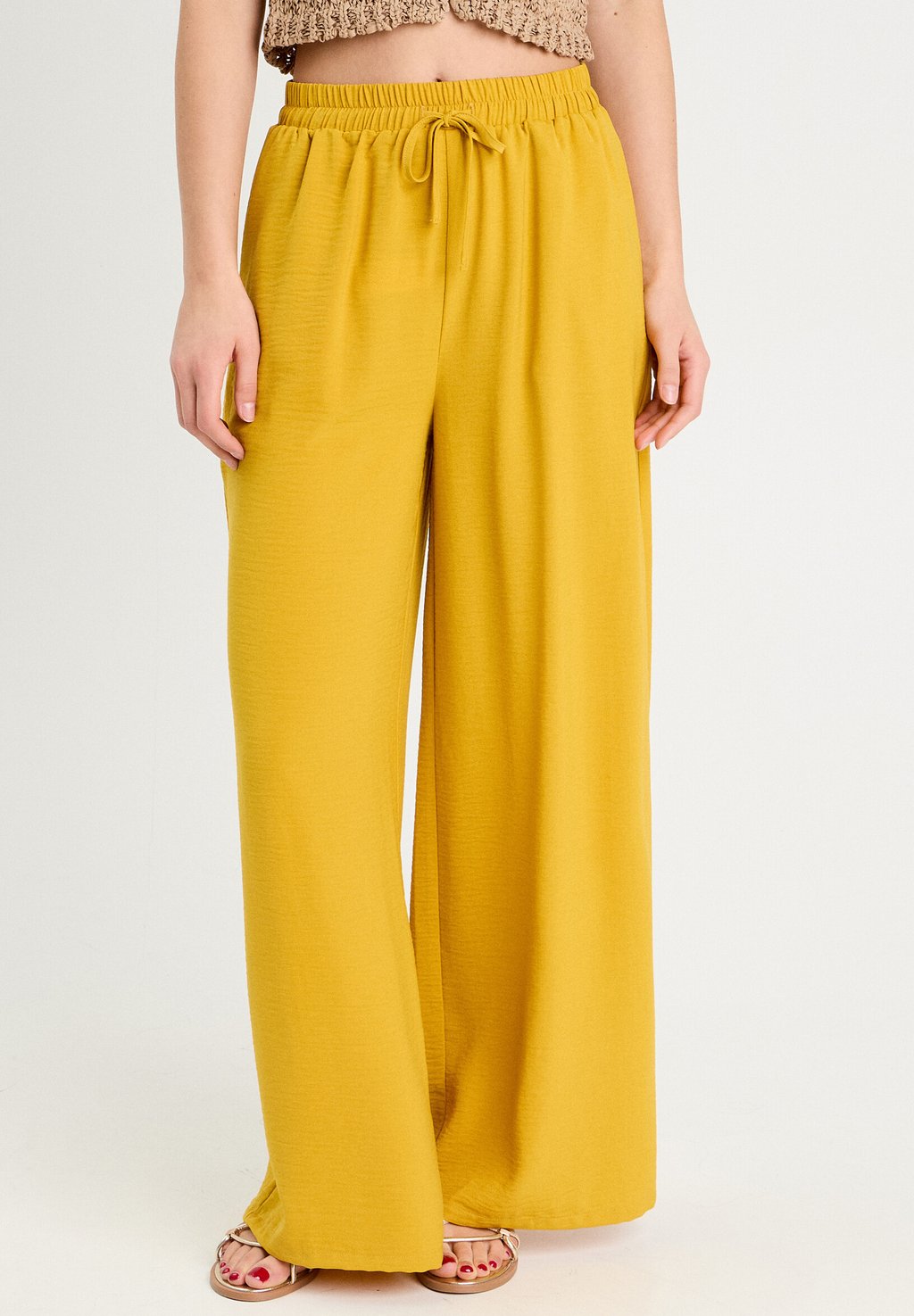 Спортивные штаны LARGE FLUIDE Cache Cache, неоново-желтый
Спортивные штаны LARGE FLUIDE Cache Cache, неоново-желтый