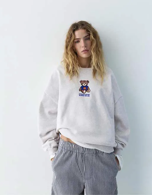 Серый меланжевый свитшот с круглым вырезом Pull&Bear Bear
Серый меланжевый свитшот с круглым вырезом Pull&Bear Bear