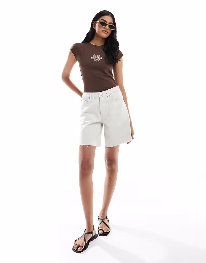 Гламурные удлиненные джинсовые шорты в отбеленном белом цвете Glamorous
Гламурные удлиненные джинсовые шорты в отбеленном белом цвете Glamorous