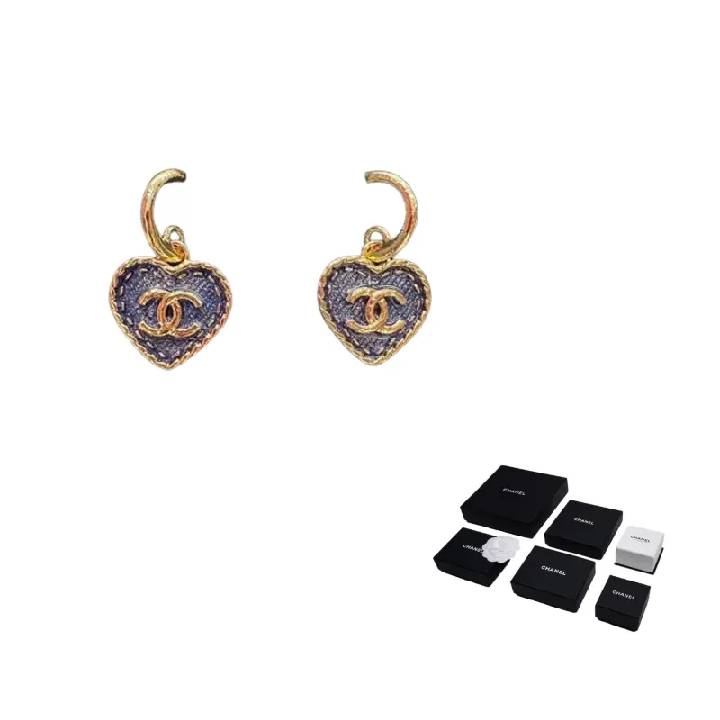 Серьги женские CHANEL
Серьги женские CHANEL