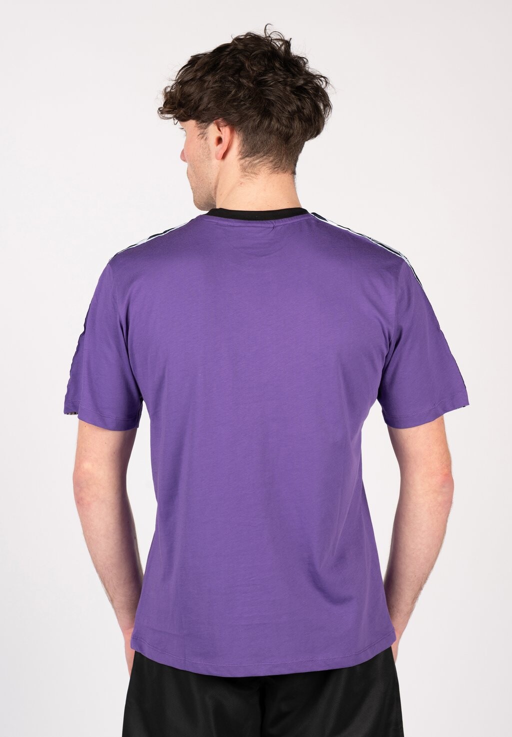 Принт на футболке DAHOMA Sergio Tacchini, фиолетовый
Принт на футболке DAHOMA Sergio Tacchini, фиолетовый