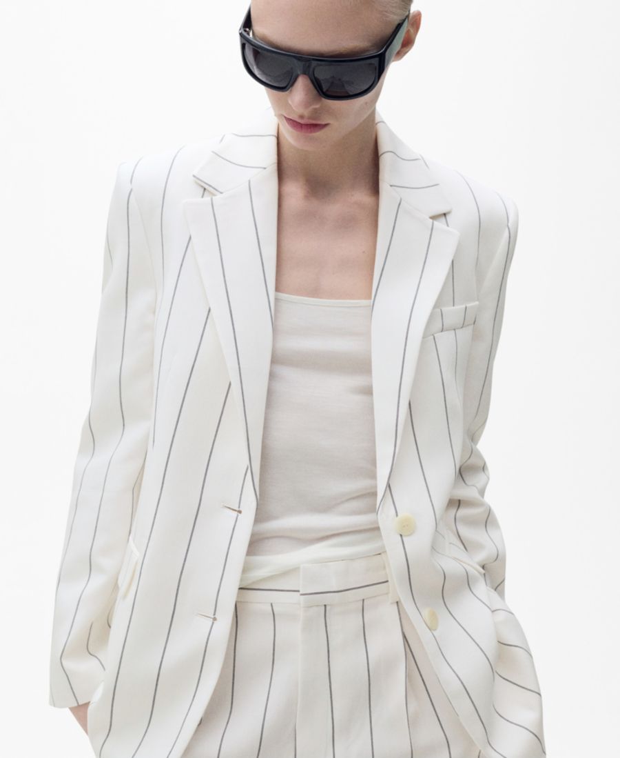 Женский пиджак в тонкую полоску MANGO, White
Женский пиджак в тонкую полоску MANGO, White