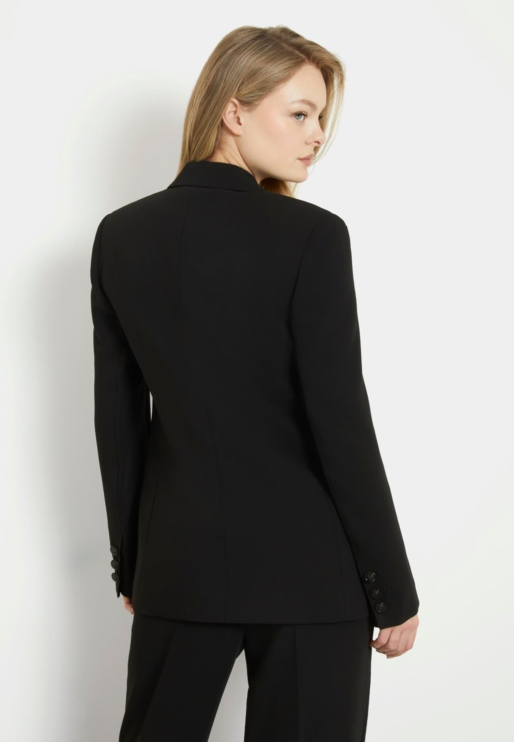 Блейзер Einreihiger Guess, черный
Блейзер Einreihiger Guess, черный