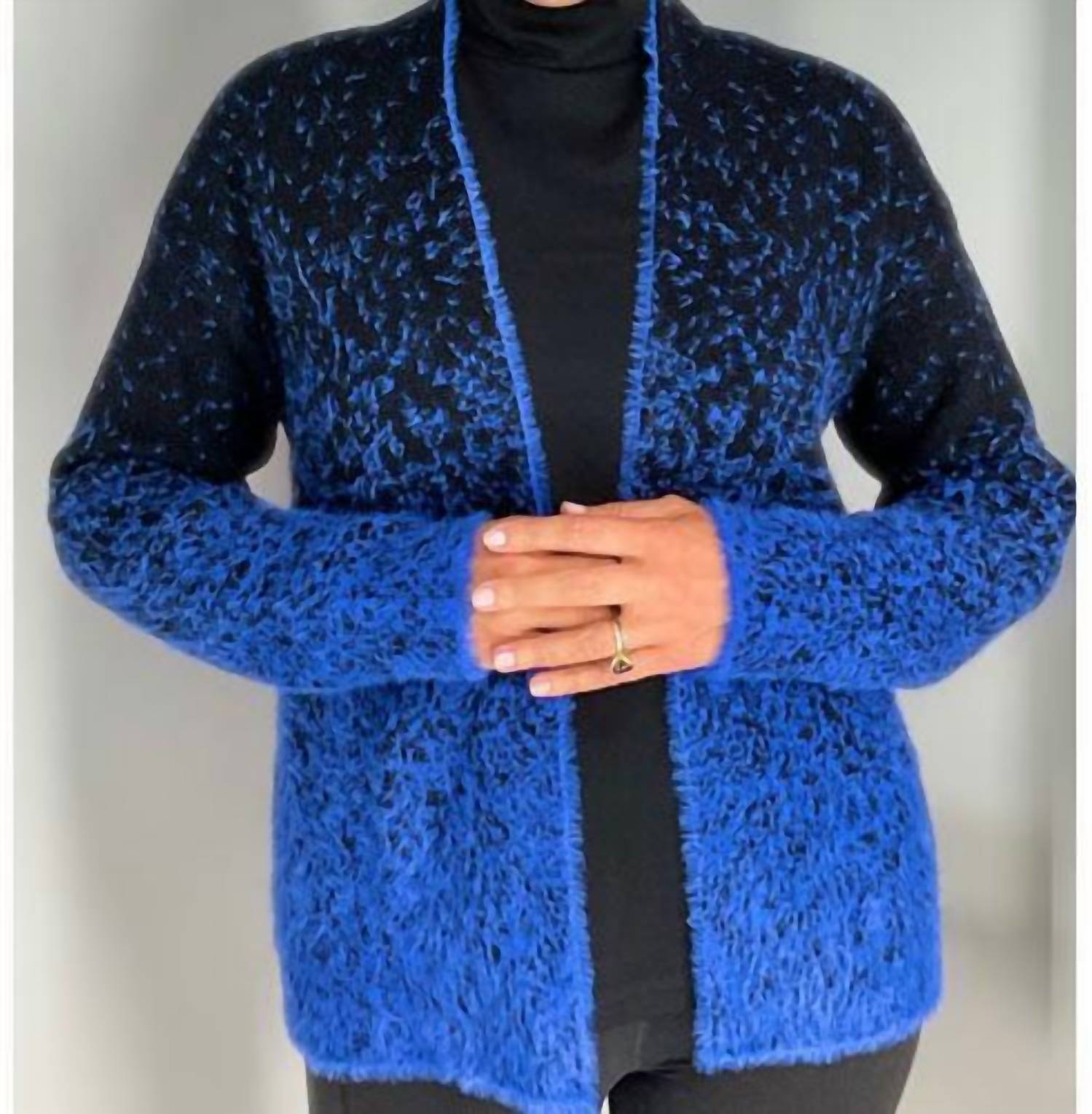 Пушистый кардиган в королевском/черном цвете Ethyl
Пушистый кардиган в королевском/черном цвете Ethyl