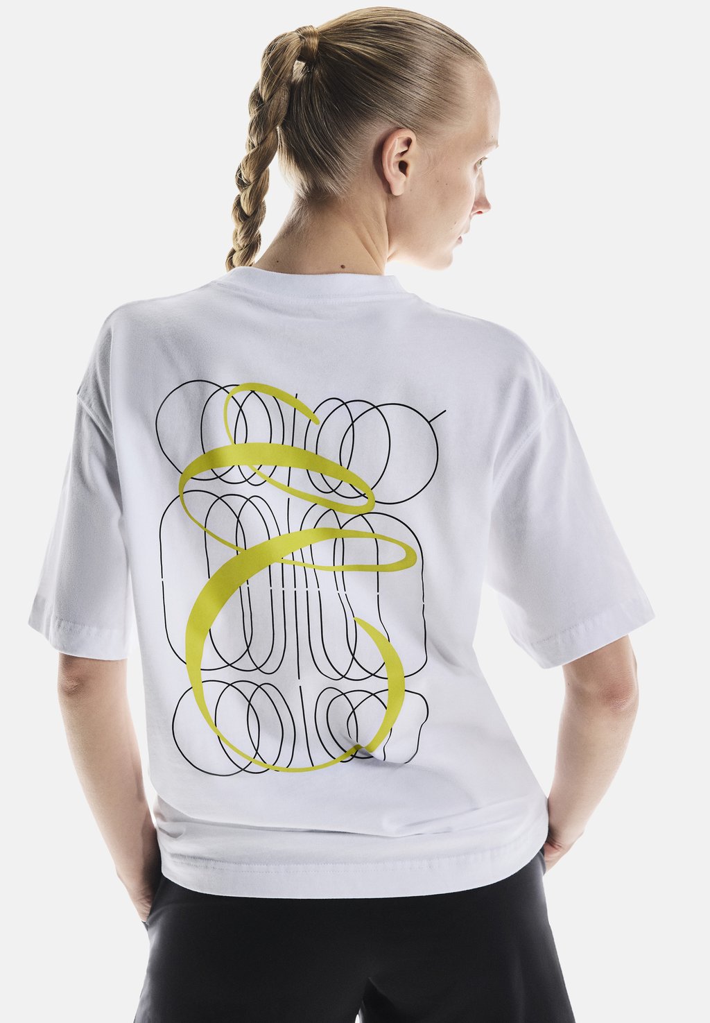 Футболка с принтом CLUB GRAPHIC On, кремовый
Футболка с принтом CLUB GRAPHIC On, кремовый