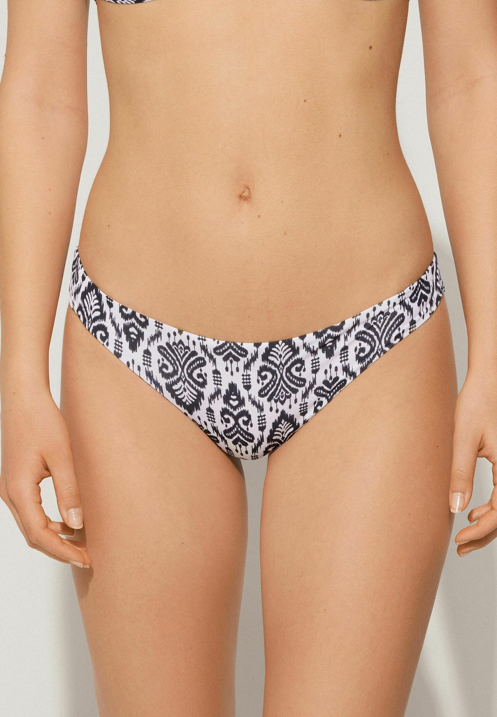 Плавки бикини BRASILIAN ETHNIC HARMONY Tezenis, черный
Плавки бикини BRASILIAN ETHNIC HARMONY Tezenis, черный