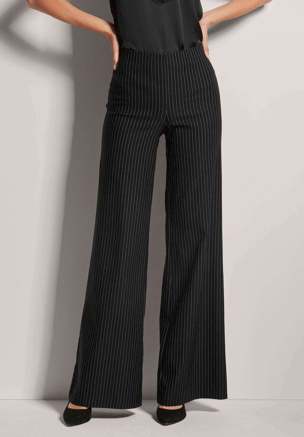 Брюки SCHLUPF IN AUSGESTELLTER FORM MADELEINE, черный
Брюки SCHLUPF IN AUSGESTELLTER FORM MADELEINE, черный