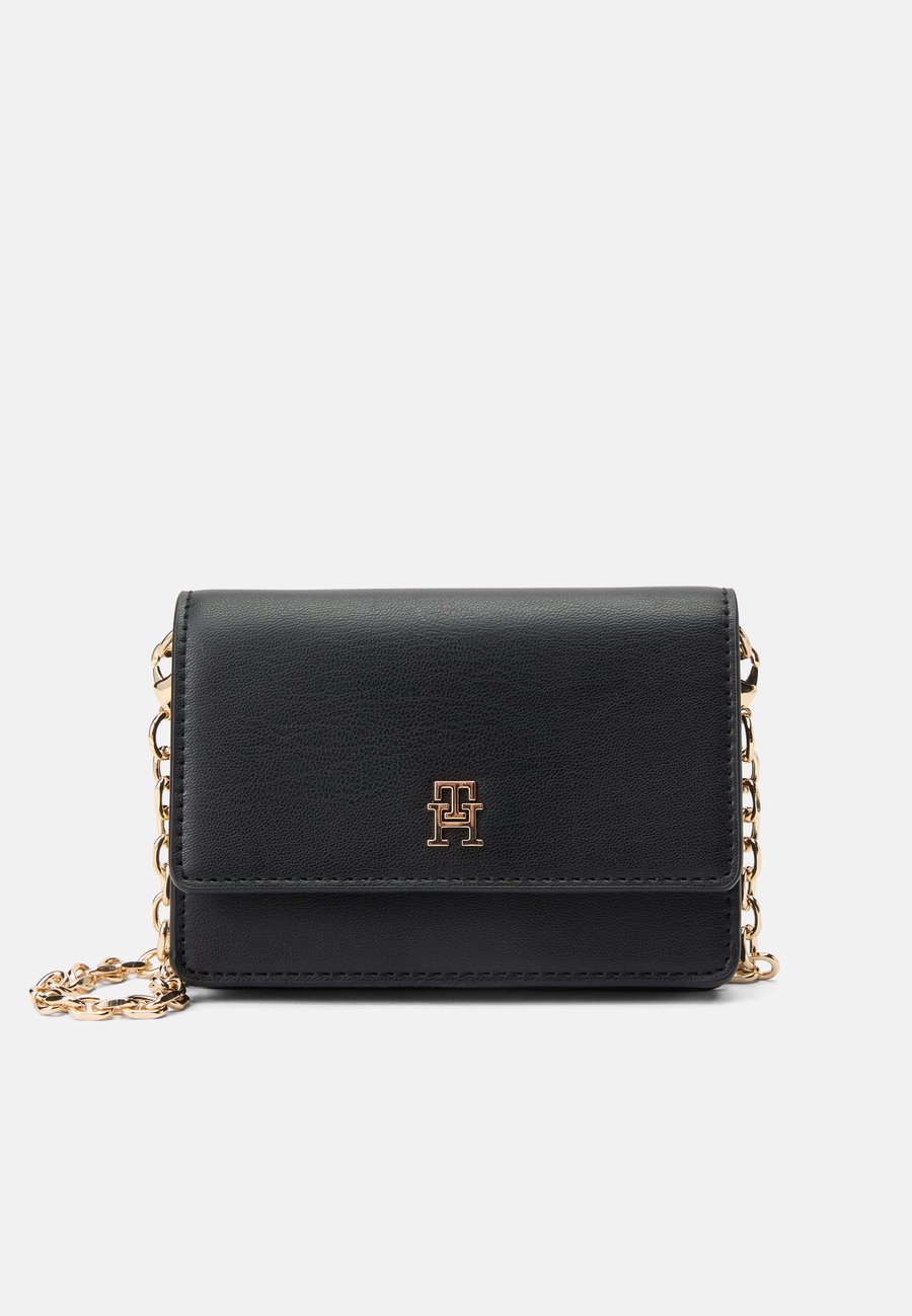 Клатч Tommy Hilfiger ICON CARD HOLDER CHAIN, Black
Клатч Tommy Hilfiger ICON CARD HOLDER CHAIN, Black