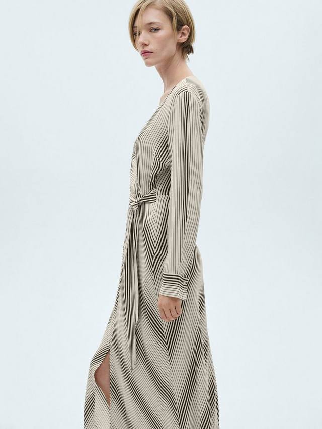 Платье миди в геометрическую полоску с поясом от kira Mango, разноцветный
Платье миди в геометрическую полоску с поясом от kira Mango, разноцветный