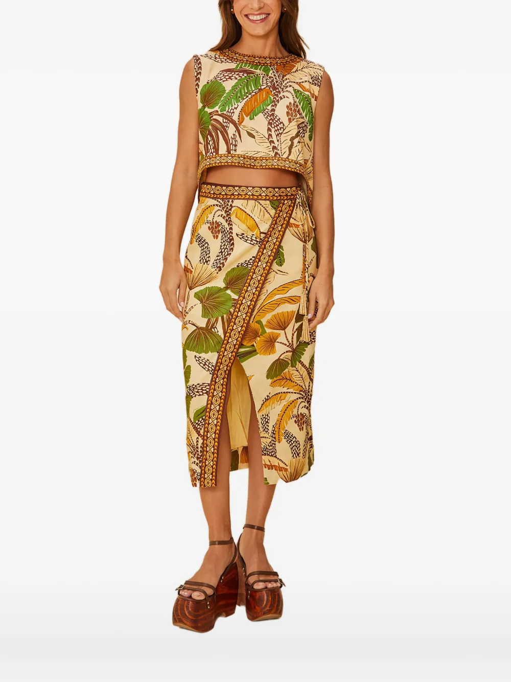 Топ с рисунком листвы и открытой спиной Farm Rio, бежевый
Топ с рисунком листвы и открытой спиной Farm Rio, бежевый