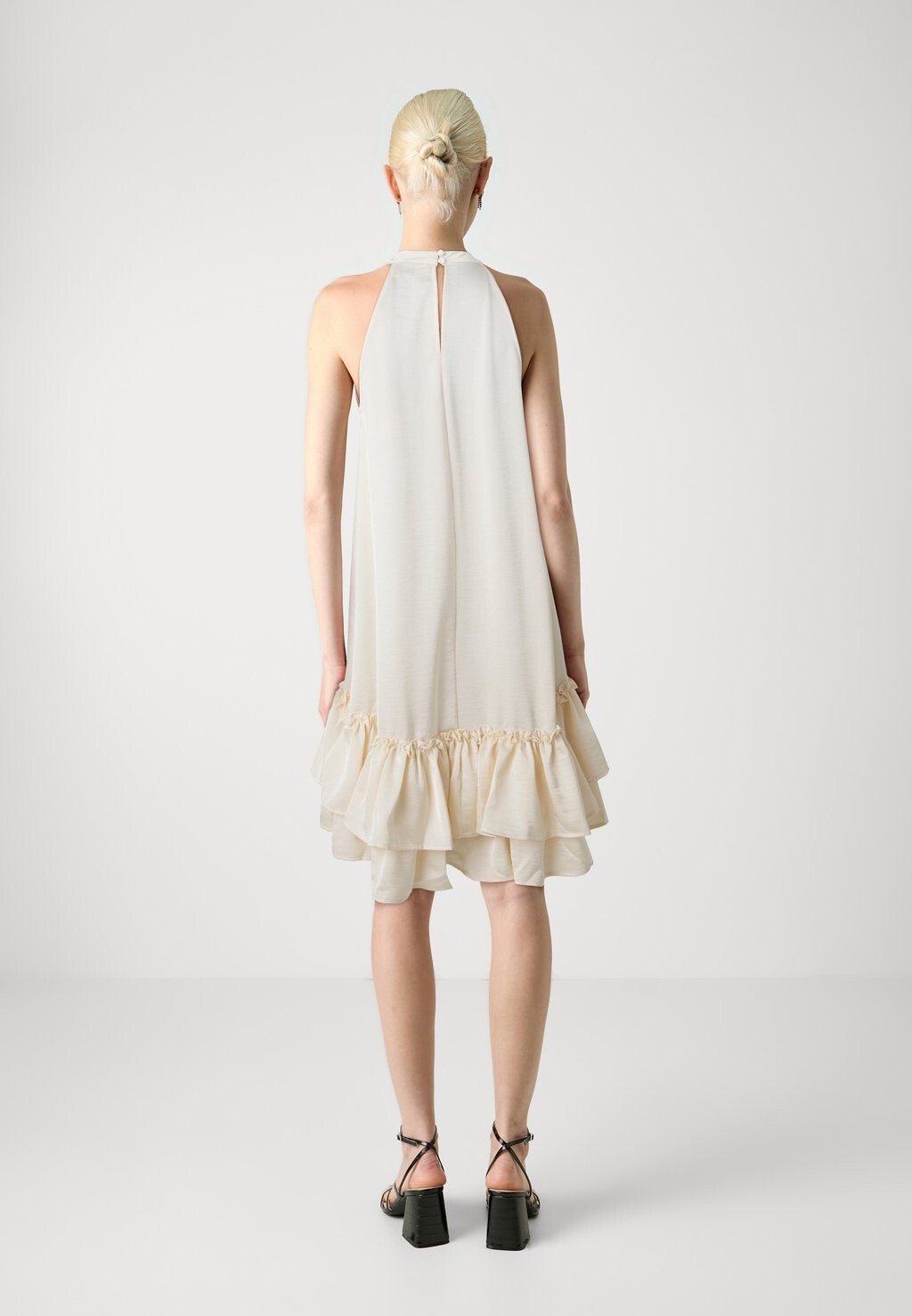 Коктейльное платье / Вечернее платье YASELEANOR HALTERNECK DRESS SHOW YAS, кремовый
Коктейльное платье / Вечернее платье YASELEANOR HALTERNECK DRESS SHOW YAS, кремовый