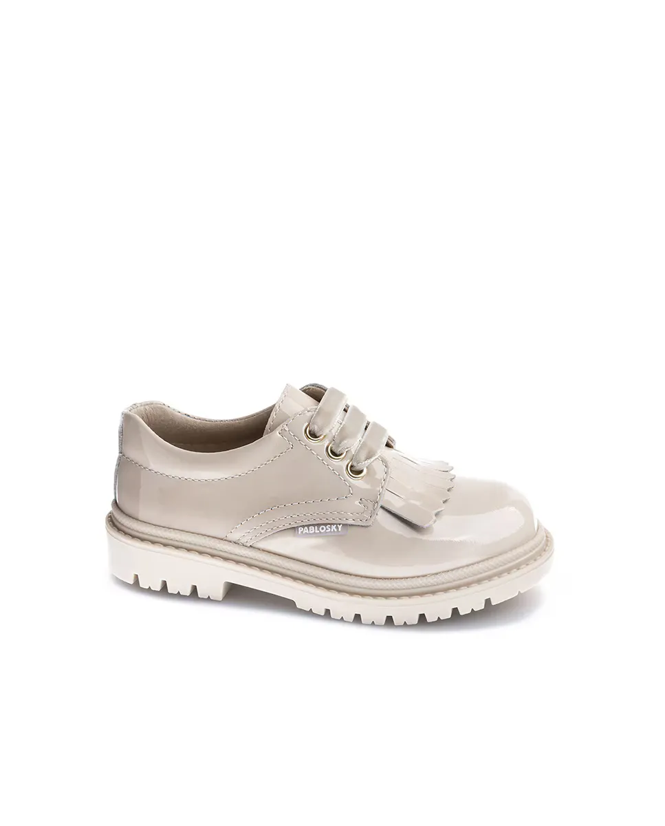 Кожаные туфли для девочки на шнуровке с нескользящей подошвой Pablosky, бежевый 
Кожаные туфли для девочки на шнуровке с нескользящей подошвой Pablosky, бежевый