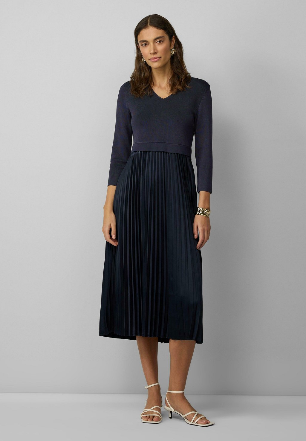 Повседневное платье MIT 3/4-ÄRMELN s.Oliver BLACK LABEL, черный
Повседневное платье MIT 3/4-ÄRMELN s.Oliver BLACK LABEL, черный