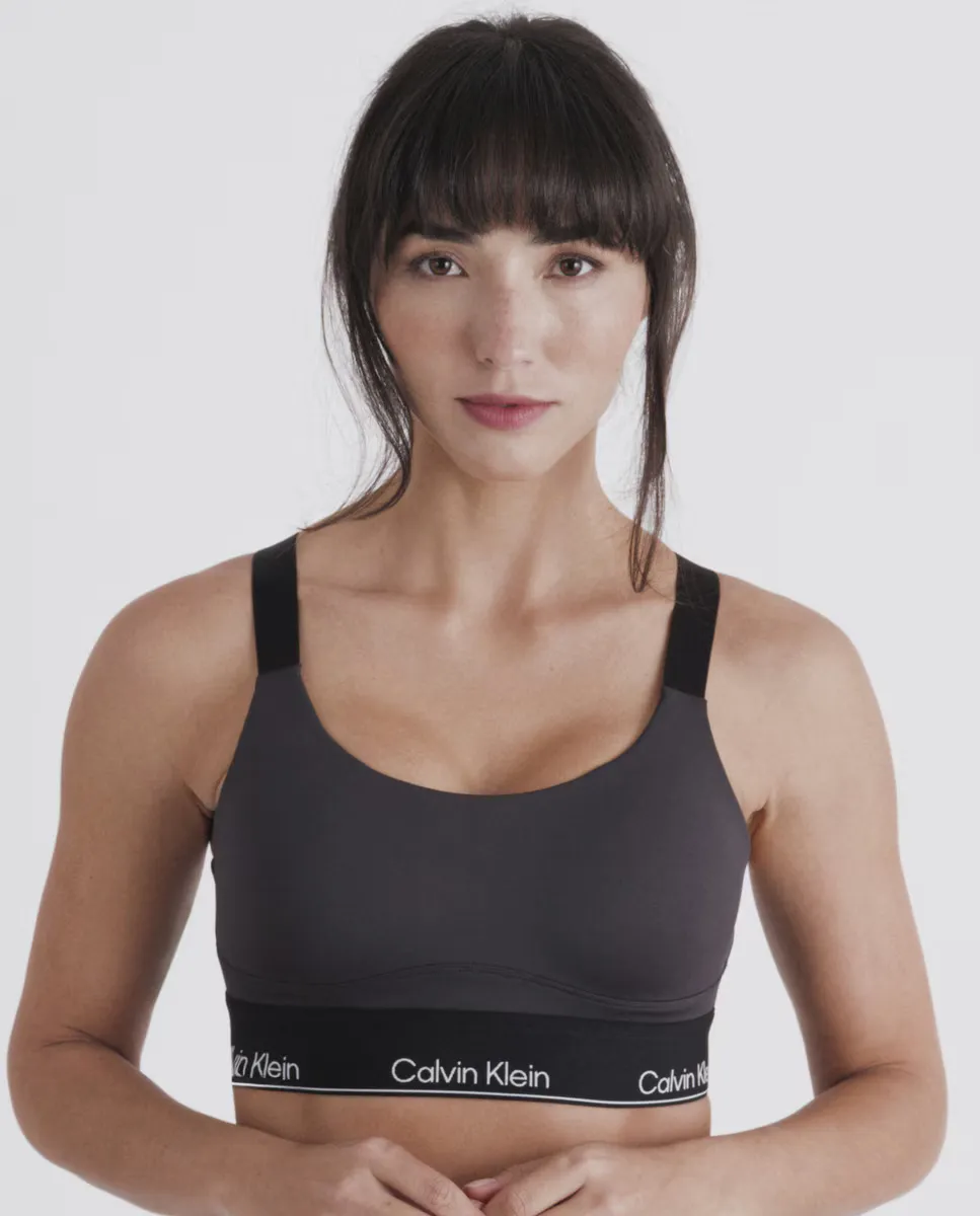 Женский спортивный бюстгальтер Calvin Klein Modern Sport, черный
Женский спортивный бюстгальтер Calvin Klein Modern Sport, черный