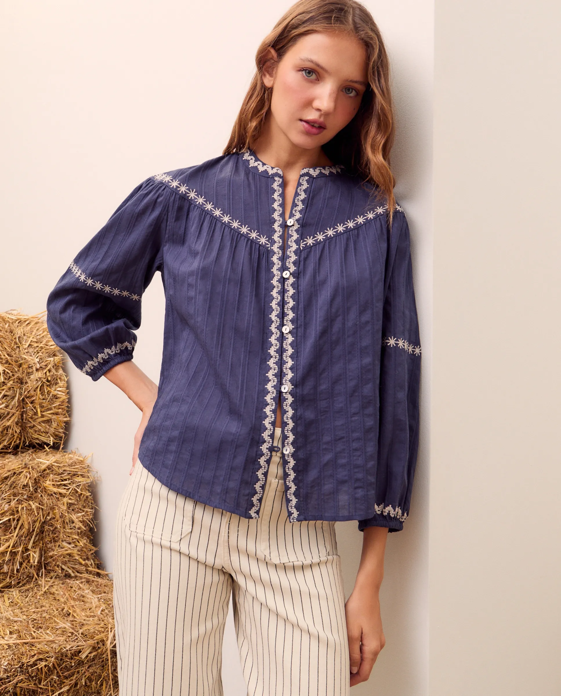 Женская блузка с длинным рукавом и вышивкой Green Coast, темно-синий
Женская блузка с длинным рукавом и вышивкой Green Coast, темно-синий