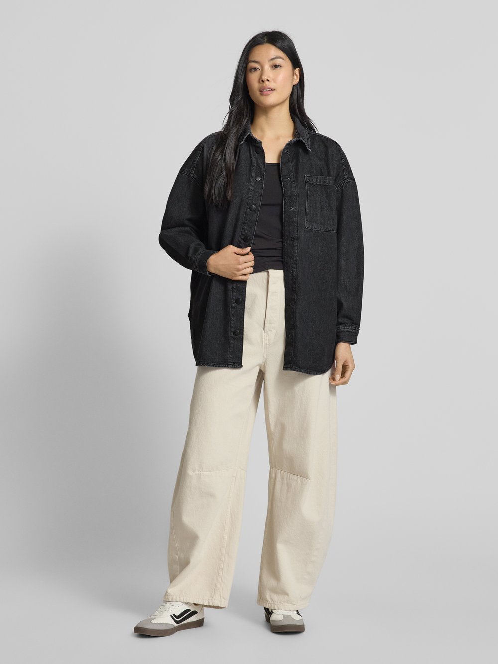 Джинсовая блузка свободного кроя с нагрудным карманом, модель «Malo» My Essential Wardrobe, темно-серый
Джинсовая блузка свободного кроя с нагрудным карманом, модель «Malo» My Essential Wardrobe, темно-серый