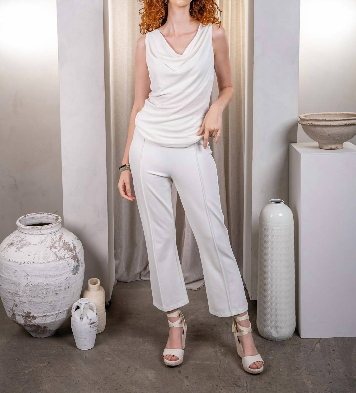 Понте брюки-клеш с высокой талией на резинке в белом цвете PAPARAZZI
Понте брюки-клеш с высокой талией на резинке в белом цвете PAPARAZZI