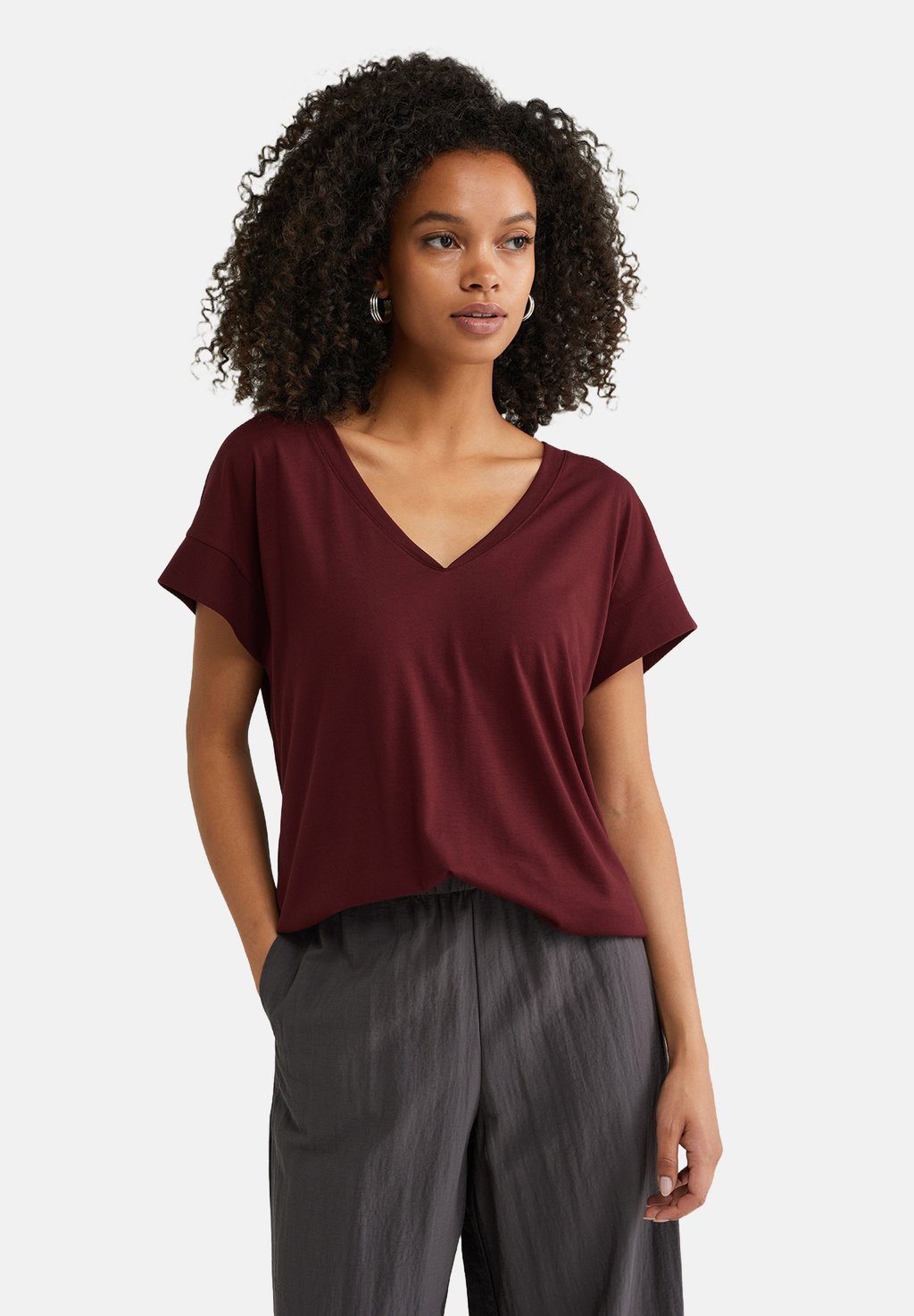 Базовая футболка WE Fashion, бургундия
Базовая футболка WE Fashion, бургундия