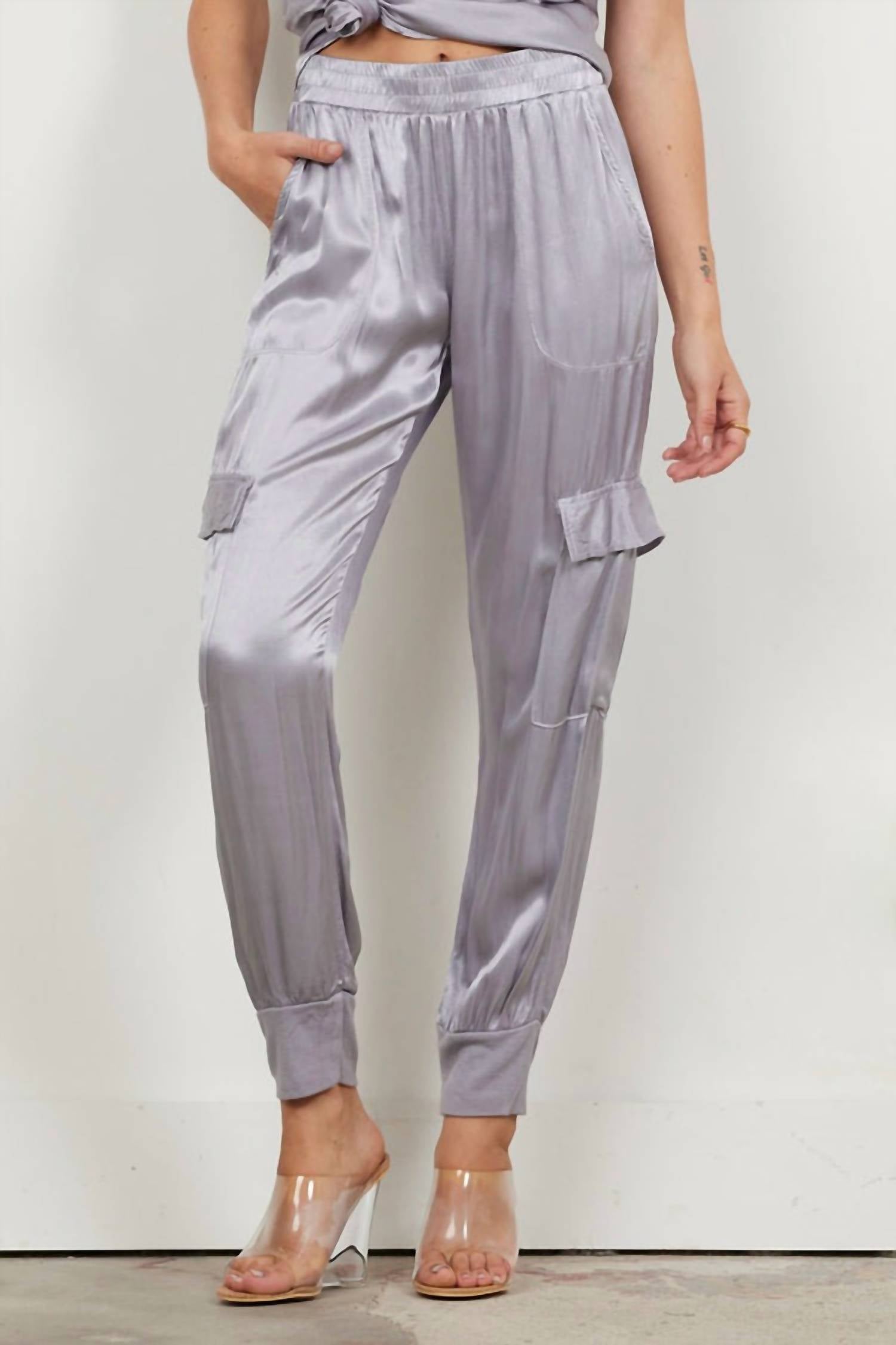 Широкие шелковистые джоггеры Chrome LAmade, Chrome
Широкие шелковистые джоггеры Chrome LAmade, Chrome