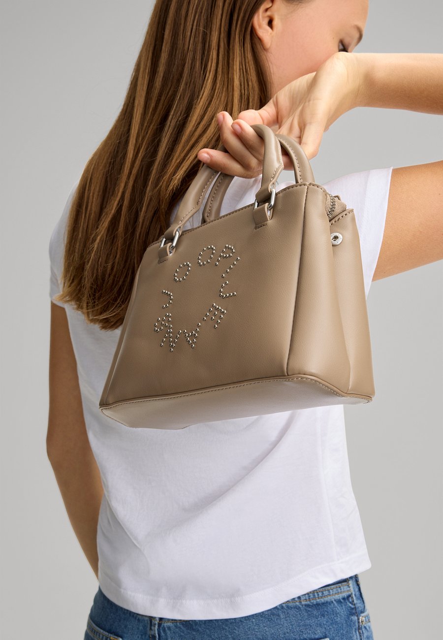 Сумка JOOP! GIRO BORCHIA ELIENE, Beige
Сумка JOOP! GIRO BORCHIA ELIENE, Beige
