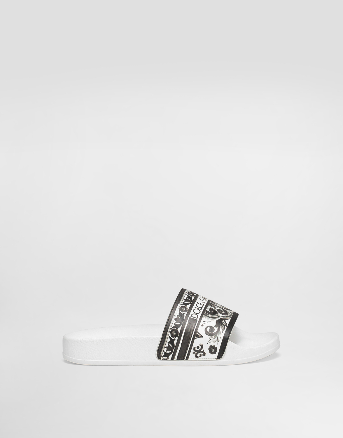 Шлепанцы из телячьей кожи с принтом майолика Dolce&Gabbana, мультиколор
Шлепанцы из телячьей кожи с принтом майолика Dolce&Gabbana, мультиколор