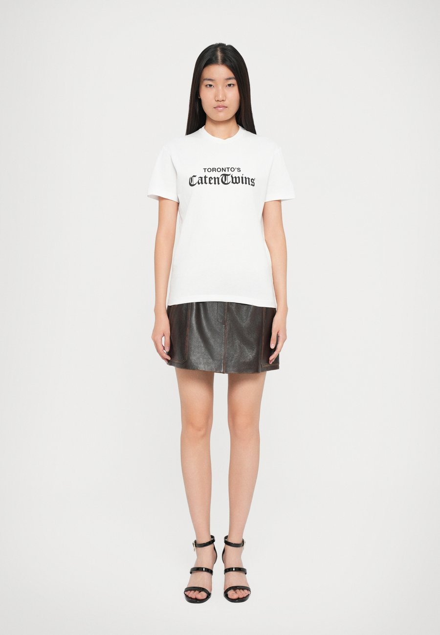 Футболка Dsquared2 JUST RIGHT FIT TEE, White, Белый, Футболка Dsquared2 JUST RIGHT FIT TEE, White
Футболка Dsquared2 JUST RIGHT FIT TEE, White, Белый, Футболка Dsquared2 JUST RIGHT FIT TEE, White