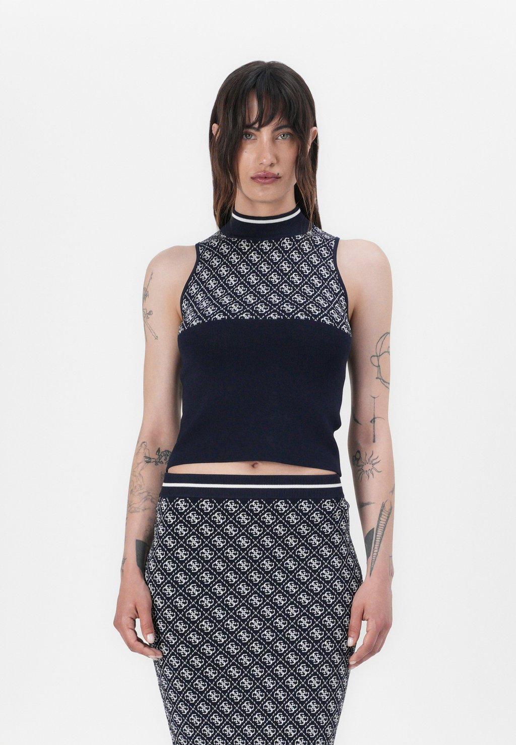 Джемпер LISE Guess, темно-синий
Джемпер LISE Guess, темно-синий