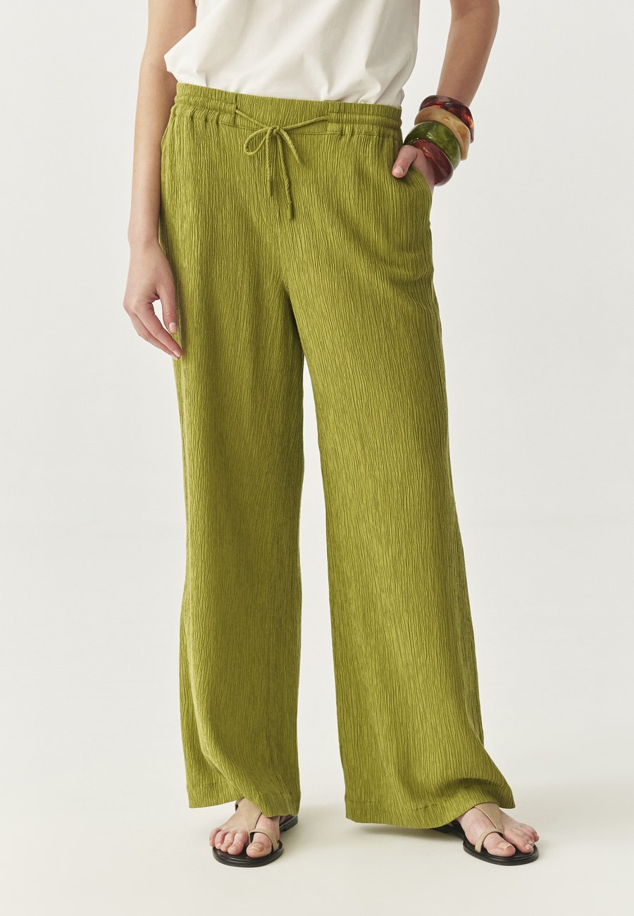 Брюки TATUUM NAMALIKO , Green
Брюки TATUUM NAMALIKO , Green