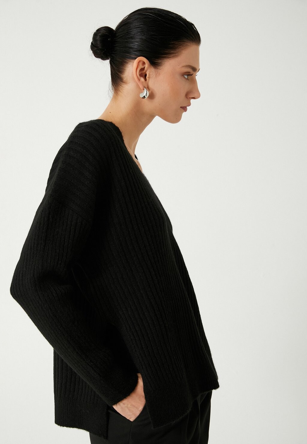 Джемпер V NECK Koton, черный
Джемпер V NECK Koton, черный