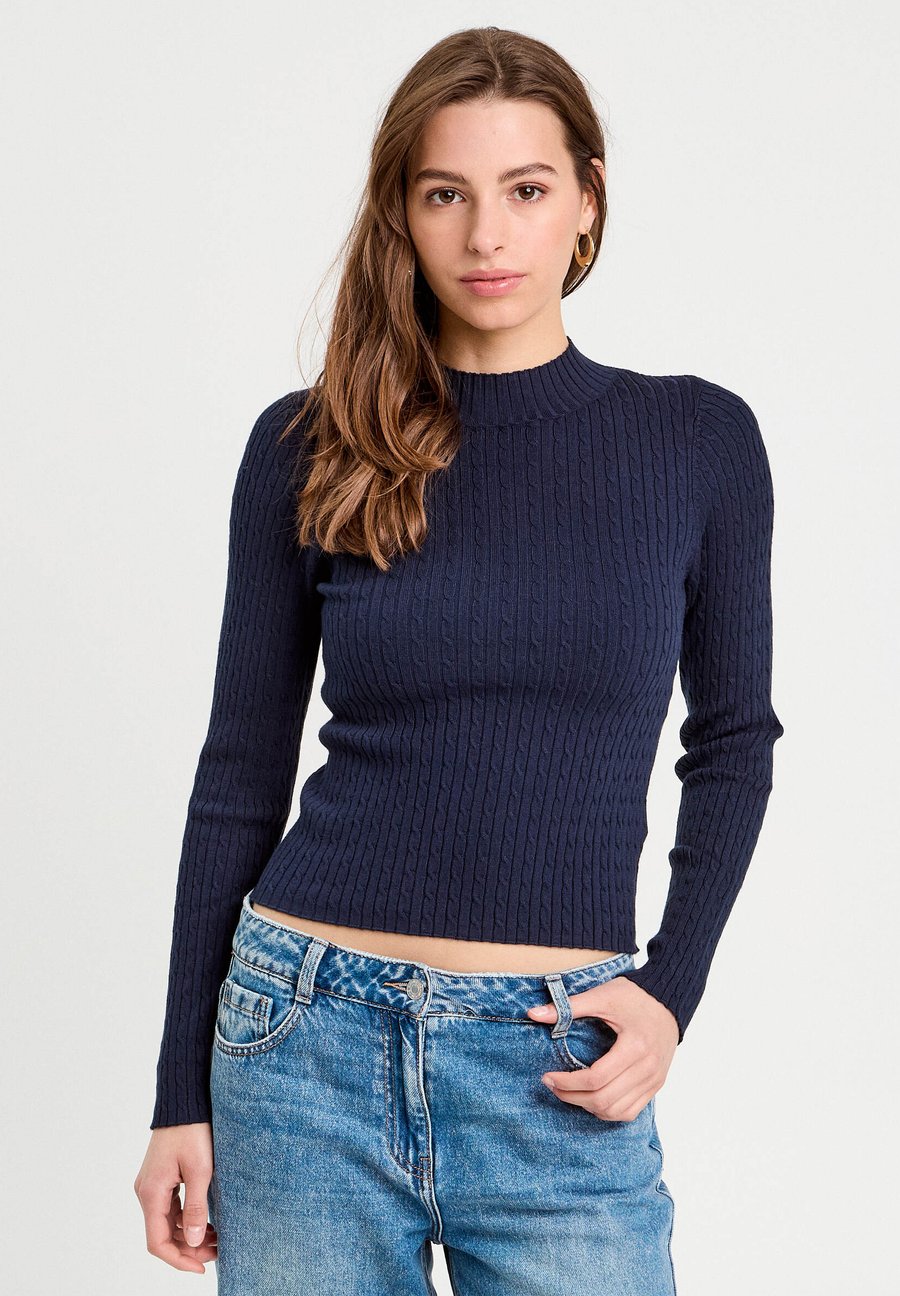 Джемпер Cache Cache ROLLKRAGEN MIT ZOPFMUSTER, Bleu Marine/Dark Blue
Джемпер Cache Cache ROLLKRAGEN MIT ZOPFMUSTER, Bleu Marine/Dark Blue