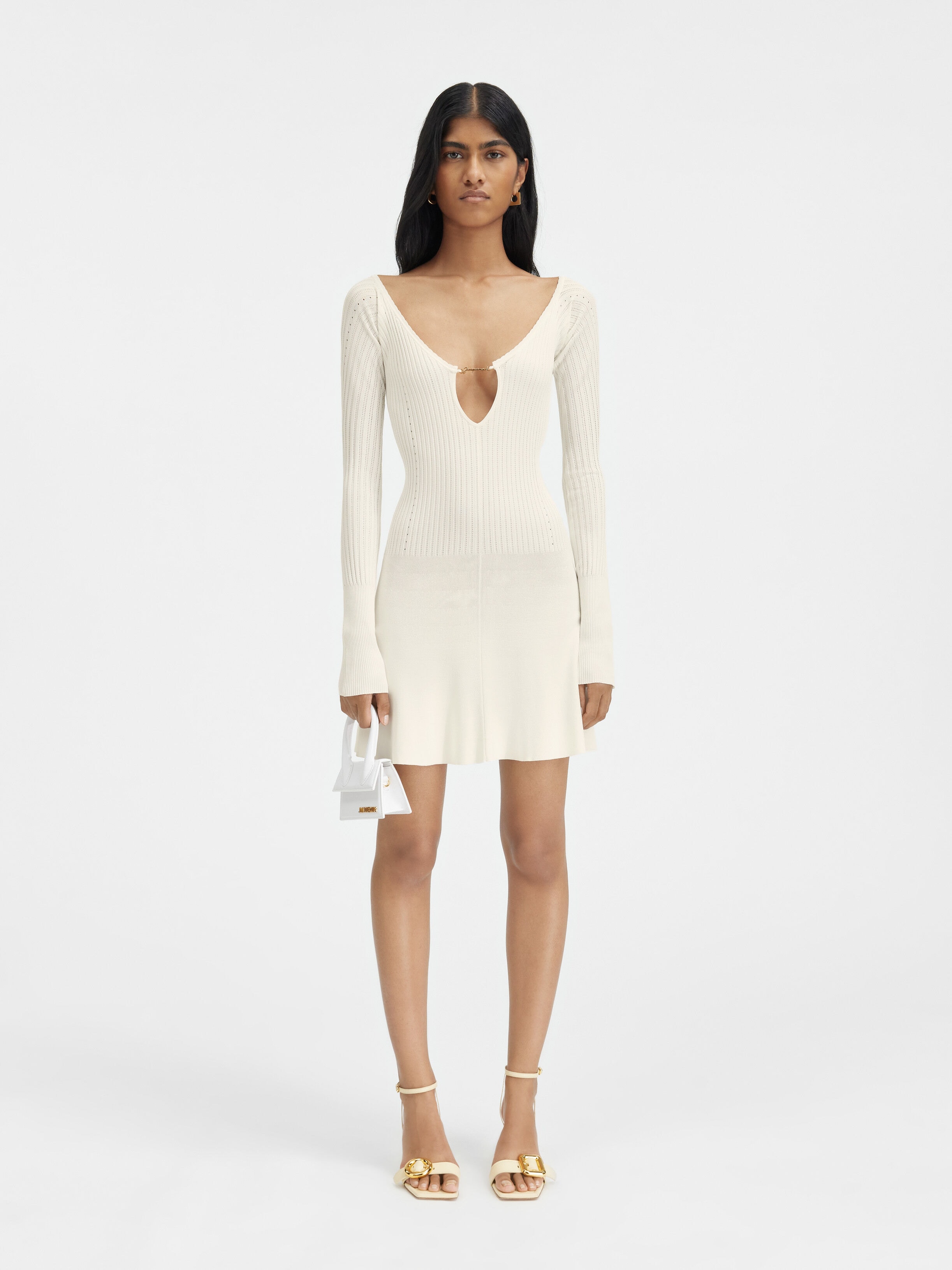 Мини-платье с длинными рукавами и фестончатой отделкой JACQUEMUS The Pralù mini dress, белый
Мини-платье с длинными рукавами и фестончатой отделкой JACQUEMUS The Pralù mini dress, белый