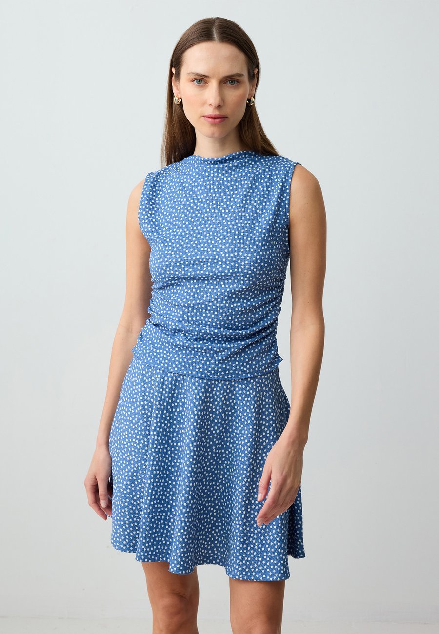 Блуза Jimmy Key SLEEVELESS POLKA DOT, Blue
Блуза Jimmy Key SLEEVELESS POLKA DOT, Blue
