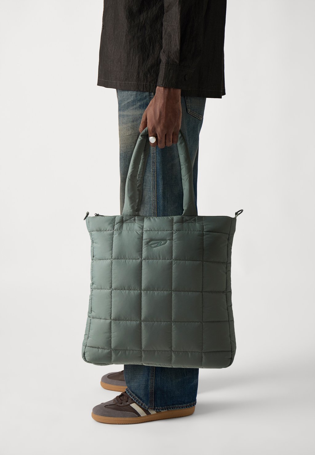 Сумка-тоут ARKK PADDED LOGO UNISEX ARKK Copenhagen, хаки
Сумка-тоут ARKK PADDED LOGO UNISEX ARKK Copenhagen, хаки