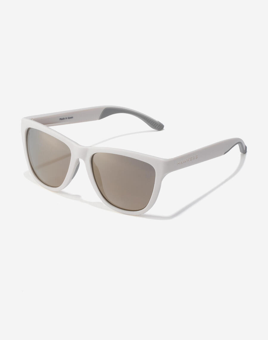 HAWKERS - Солнцезащитные очки для мужчин и женщин ONE SPORT RAW POLARIZED IVORY BEIGE
HAWKERS - Солнцезащитные очки для мужчин и женщин ONE SPORT RAW POLARIZED IVORY BEIGE