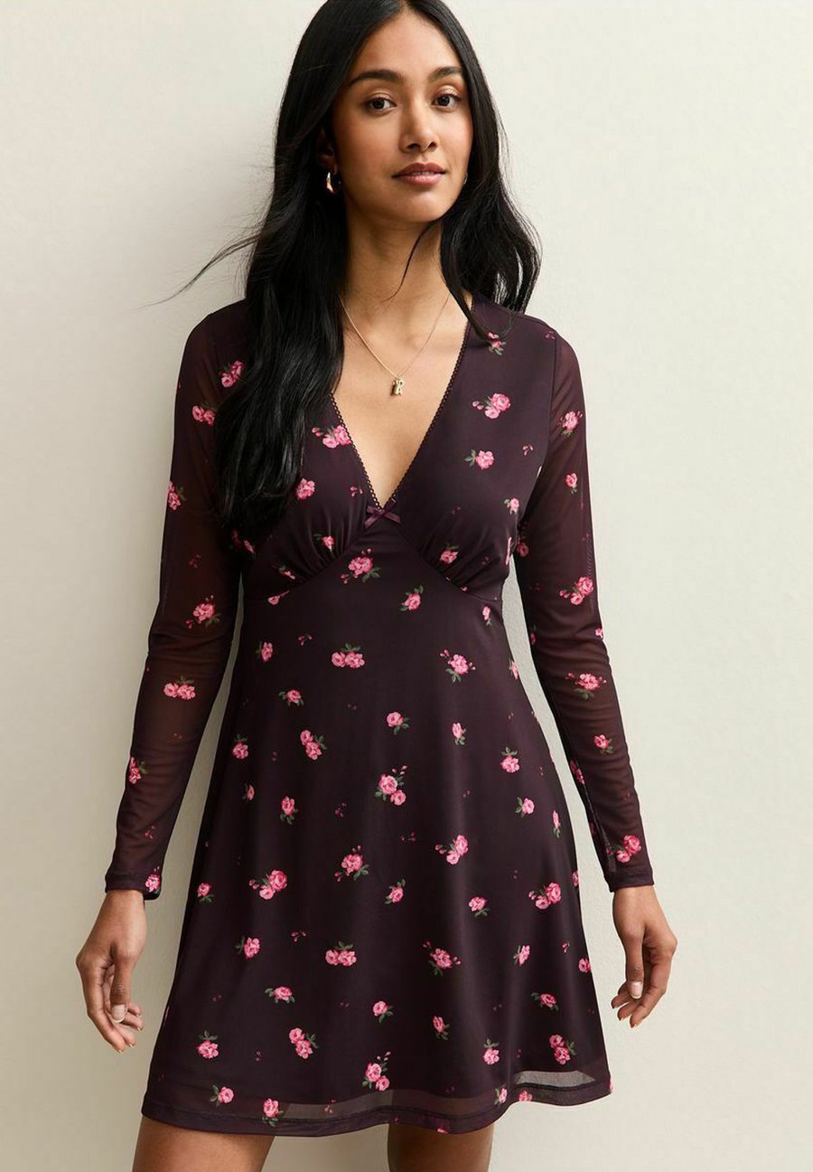 Платье New Look FLORAL MESH MINI, Red Pattern/Mottled Red
Платье New Look FLORAL MESH MINI, Red Pattern/Mottled Red