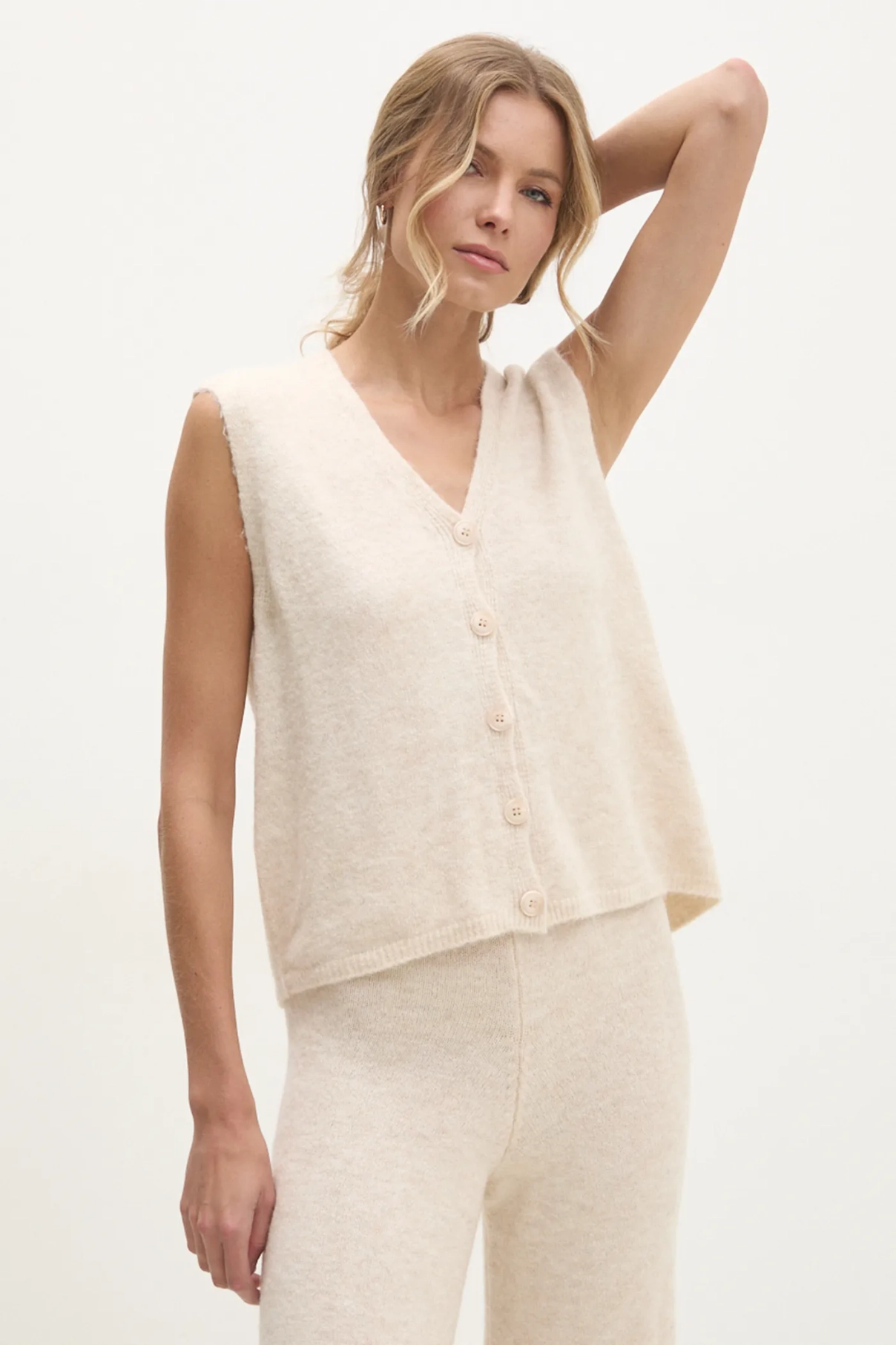 Шерстяной жилет Answear Lab, бежевый
Шерстяной жилет Answear Lab, бежевый