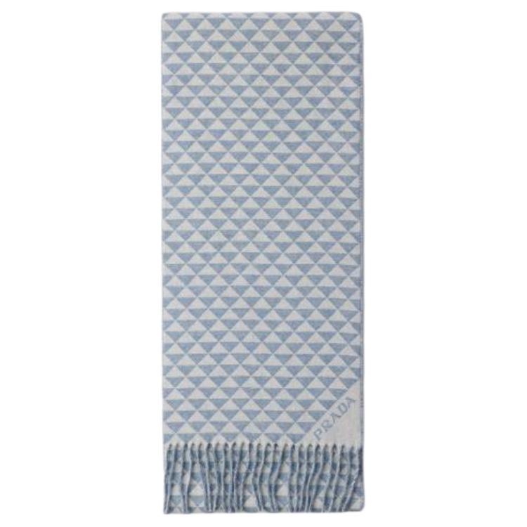 Символический шарф PRADA
Символический шарф PRADA