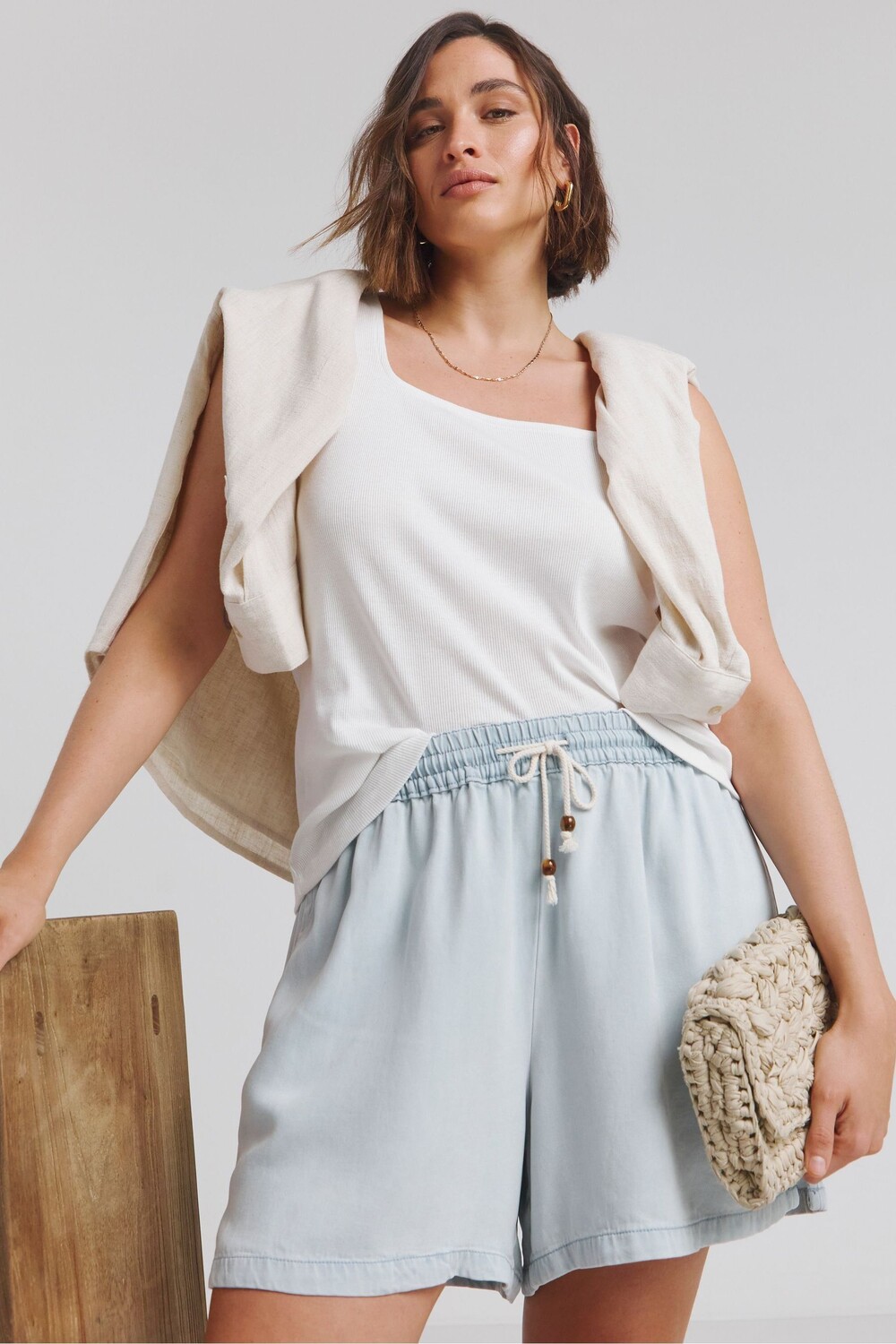 Легкие джинсовые шорты Simply Be, синий
Легкие джинсовые шорты Simply Be, синий