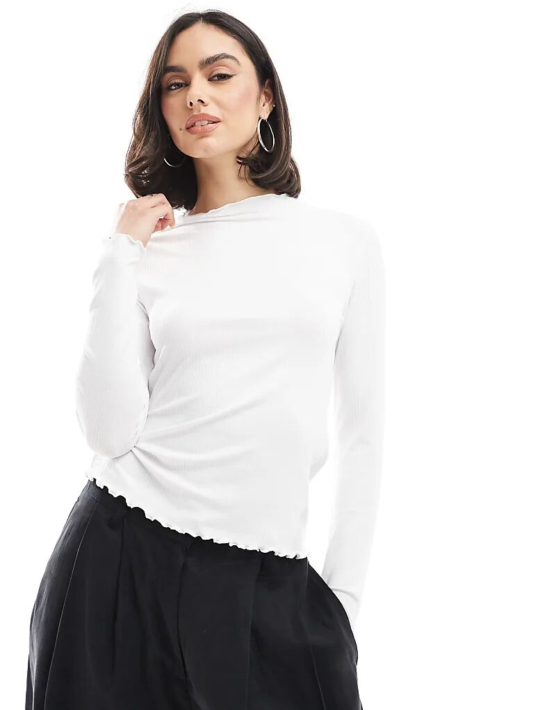 Топ Pieces с длинными рукавами в рубчик и салатовым краем белого цвета
Топ Pieces с длинными рукавами в рубчик и салатовым краем белого цвета