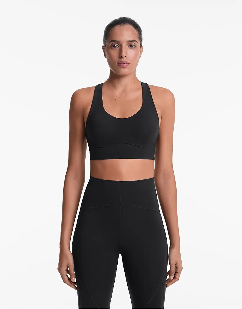 Компрессионный бюстгальтер Oysho средней поддержки с чашками черного цвета
Компрессионный бюстгальтер Oysho средней поддержки с чашками черного цвета