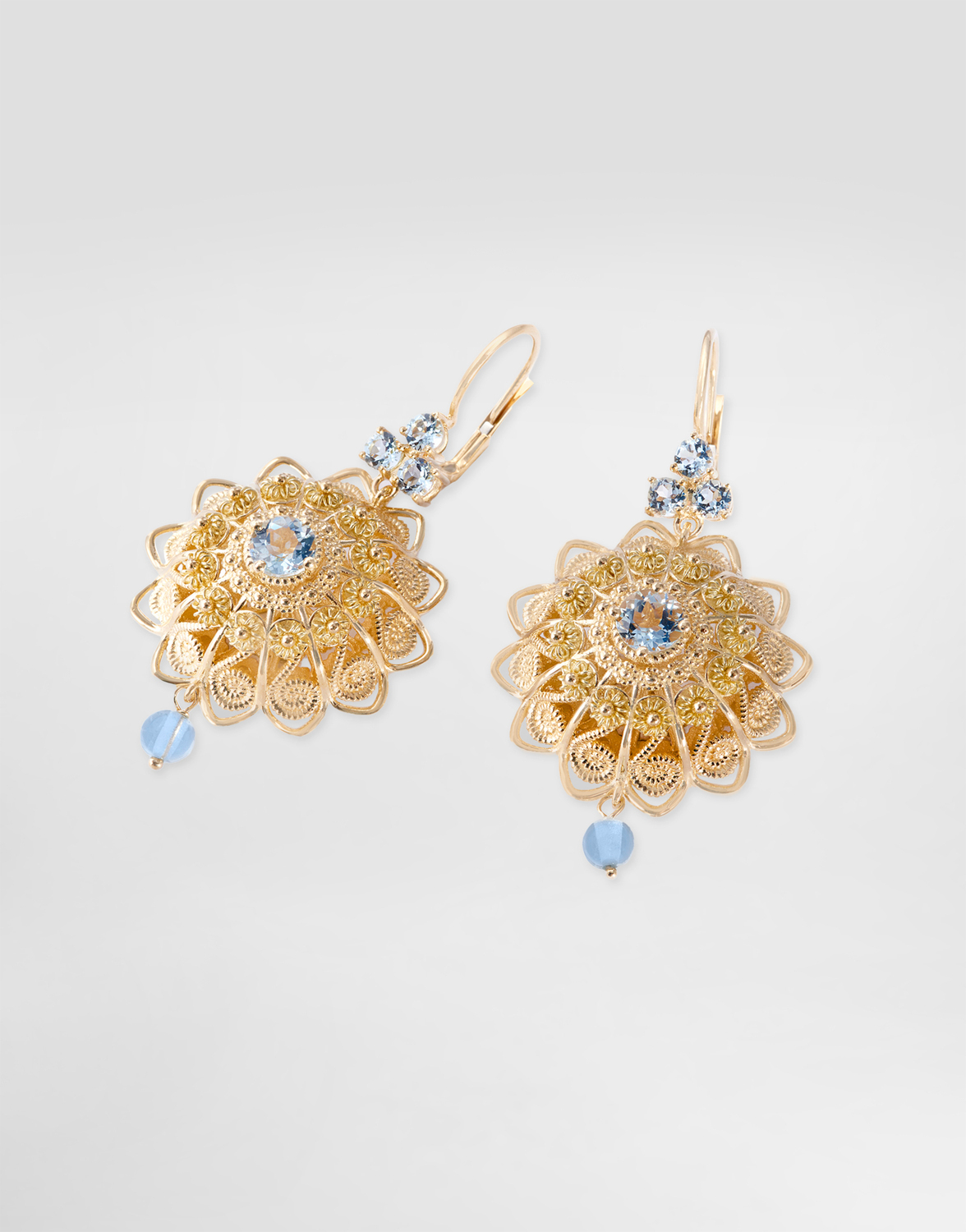Серьги филигранной работы из желтого золота 18 карат с аквамаринами Dolce & Gabbana, золото
Серьги филигранной работы из желтого золота 18 карат с аквамаринами Dolce & Gabbana, золото