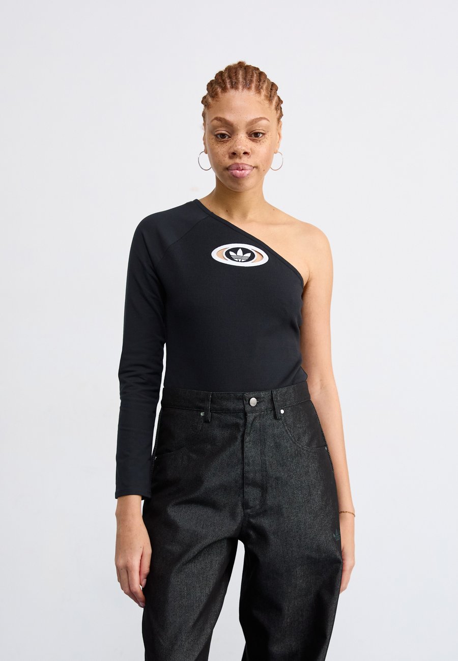 Топ Adidas Originals CAMPUS BODY, Black
Топ Adidas Originals CAMPUS BODY, Black