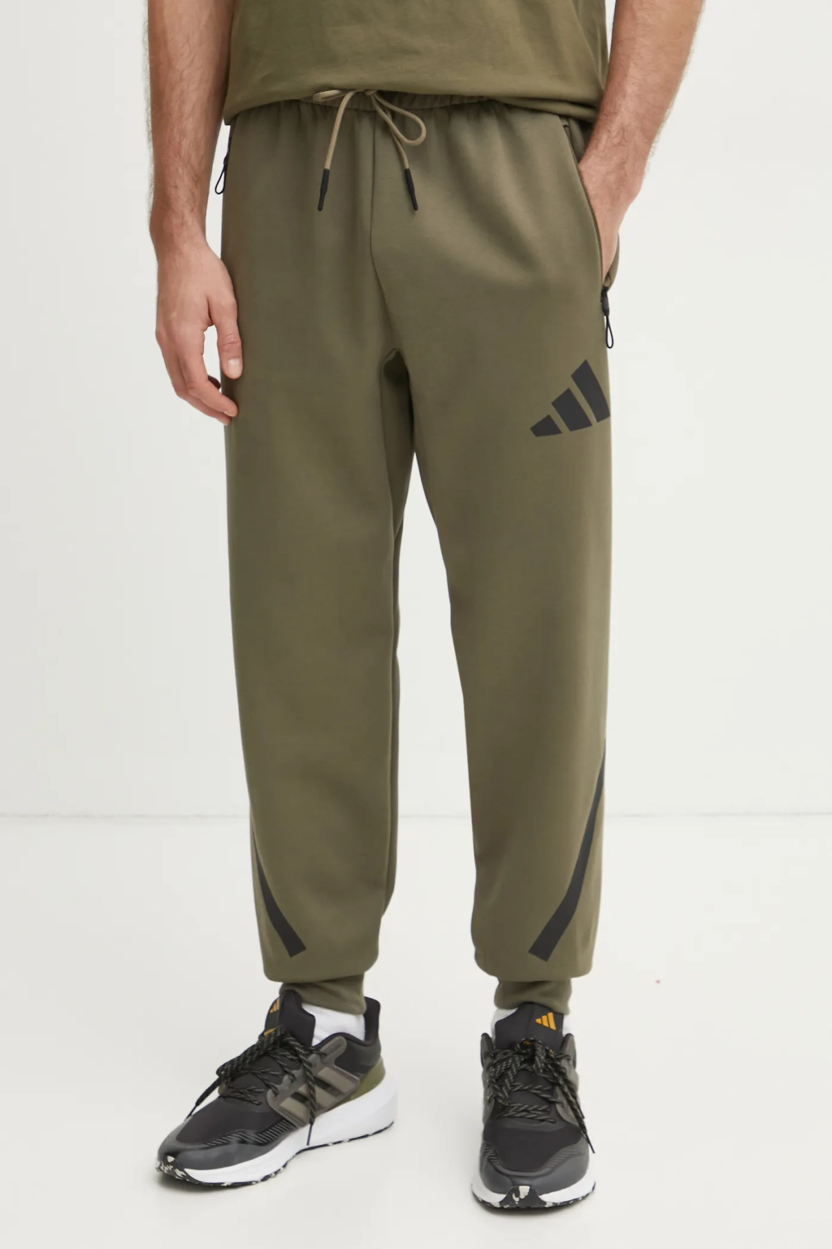 Спортивные штаны ЗНЕ adidas, зеленый
Спортивные штаны ЗНЕ adidas, зеленый